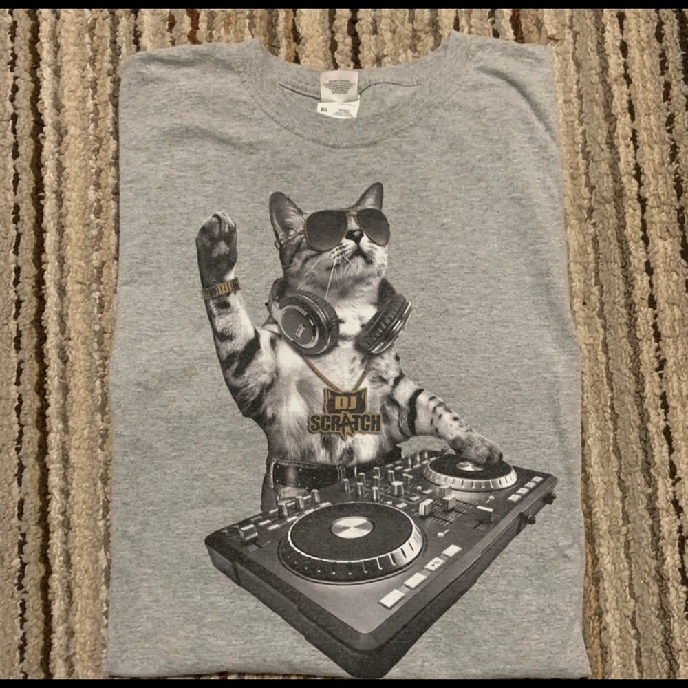 Men’s graphic T-shirt Cat DJ Scratch